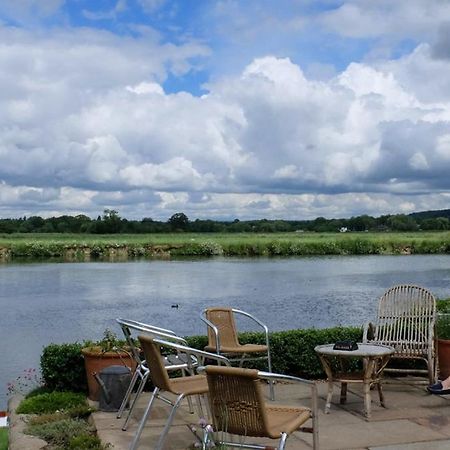 Inverloddon Bed And Breakfast, Wargrave 독서 외부 사진